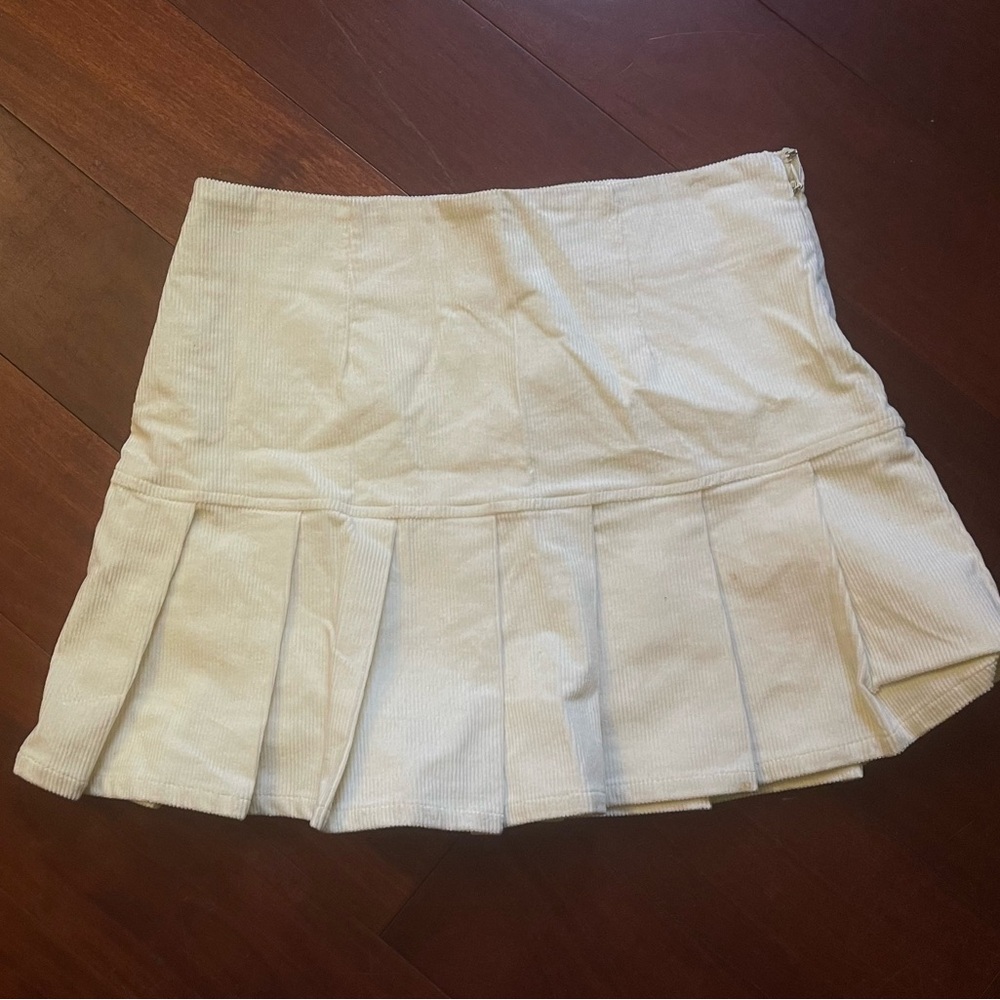Crème colored corduroy mini pleated skirt